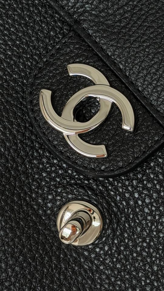 Chanel Maxi Flapbag
 
Grained Calfskin & Silver-Tone Metal 
Black AS6231 19.5 x 32 x 10cm-duoc-ban-tai-Hvip Bags and Accessories
