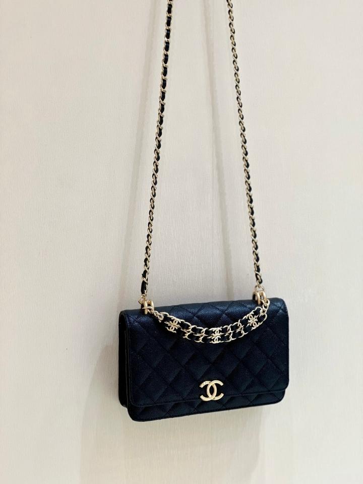 Chanel shoulder bag with top handle grained calfskin gold tone metal, black AP3019 19*12*3.5cm-duoc-ban-tai-Hvip Bags and Accessories