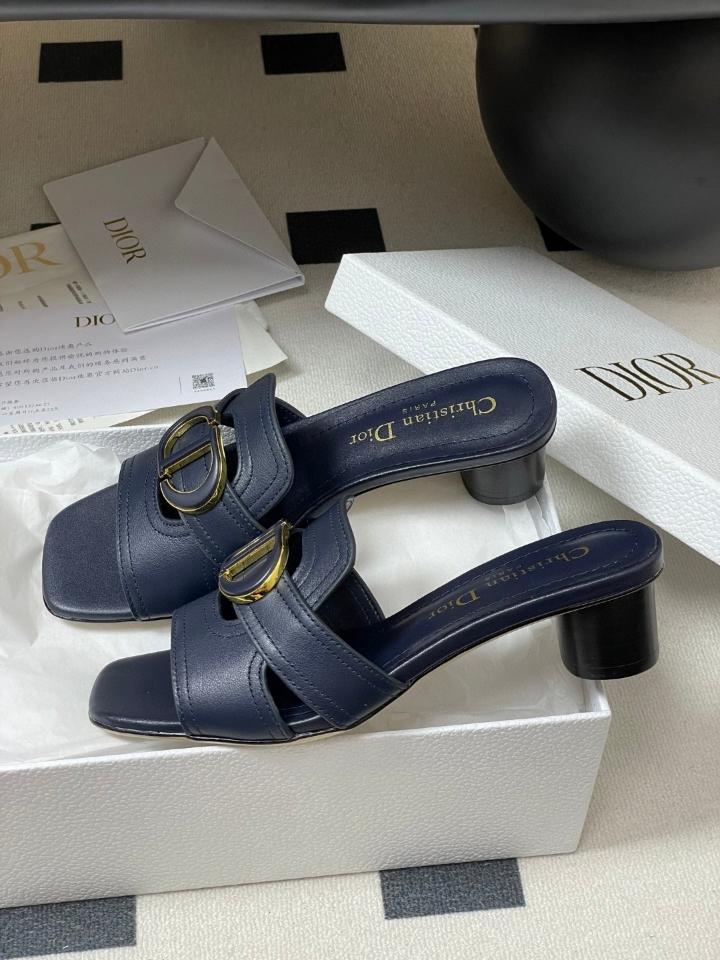 Dior 30 Montaigne Heeled Slide
Navy blue Calfskin
KCO374CFY 40mm (2) -duoc-ban-tai-Hvip Shoes and Clothes