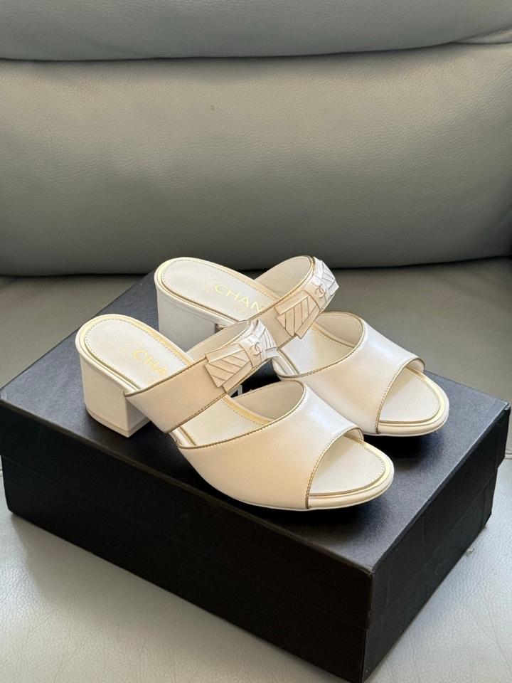 Chanel mules sandals in white leather(1)-duoc-ban-tai-Hvip Shoes and Clothes