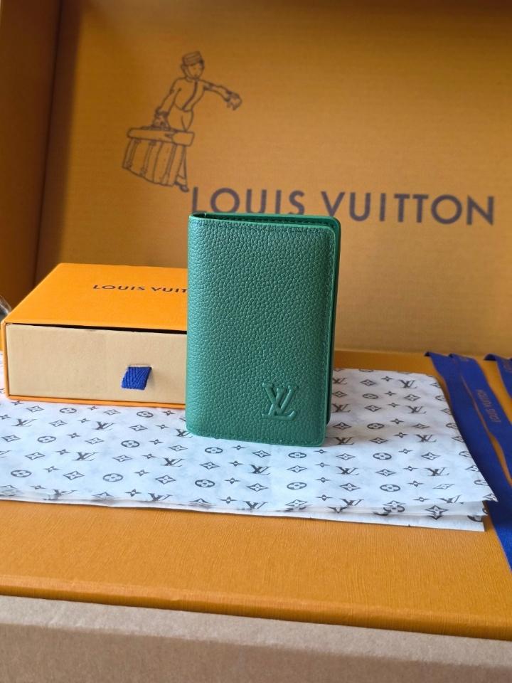 Louis Vuitton M25950
Ví Pocket Organizer-duoc-ban-tai-Hvip Bags and Accessories