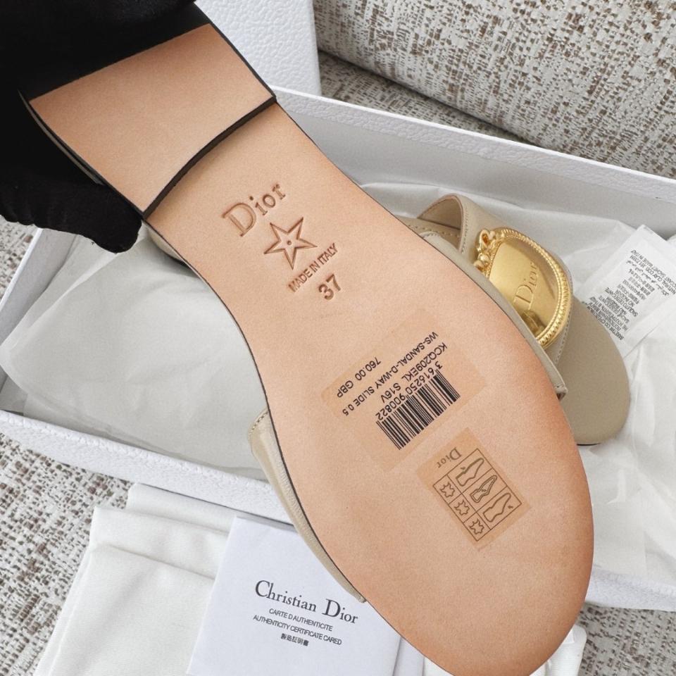 Dior Médaillon Buckle  grey
Black Lambskin -duoc-ban-tai-Hvip Shoes and Clothes