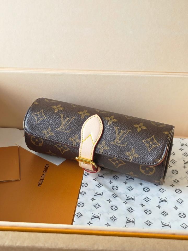 Louis Vuitton M47530
3 Watch Case 20x8x8cm-duoc-ban-tai-Hvip Bags and Accessories