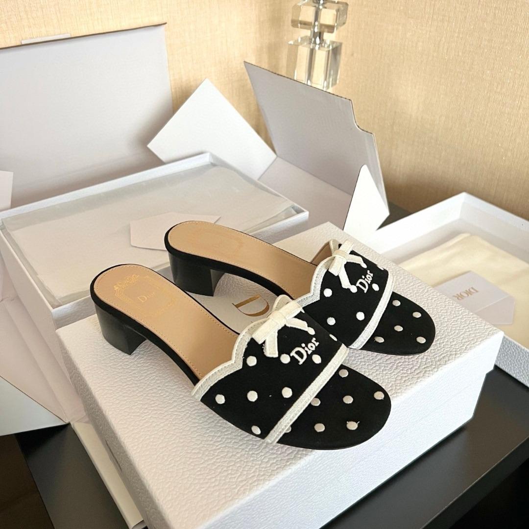Dior Dway Heeled SlideWhite Cotton Embroidered with Black PolkaDior Motif-duoc-ban-tai-Hvip Shoes and Clothes