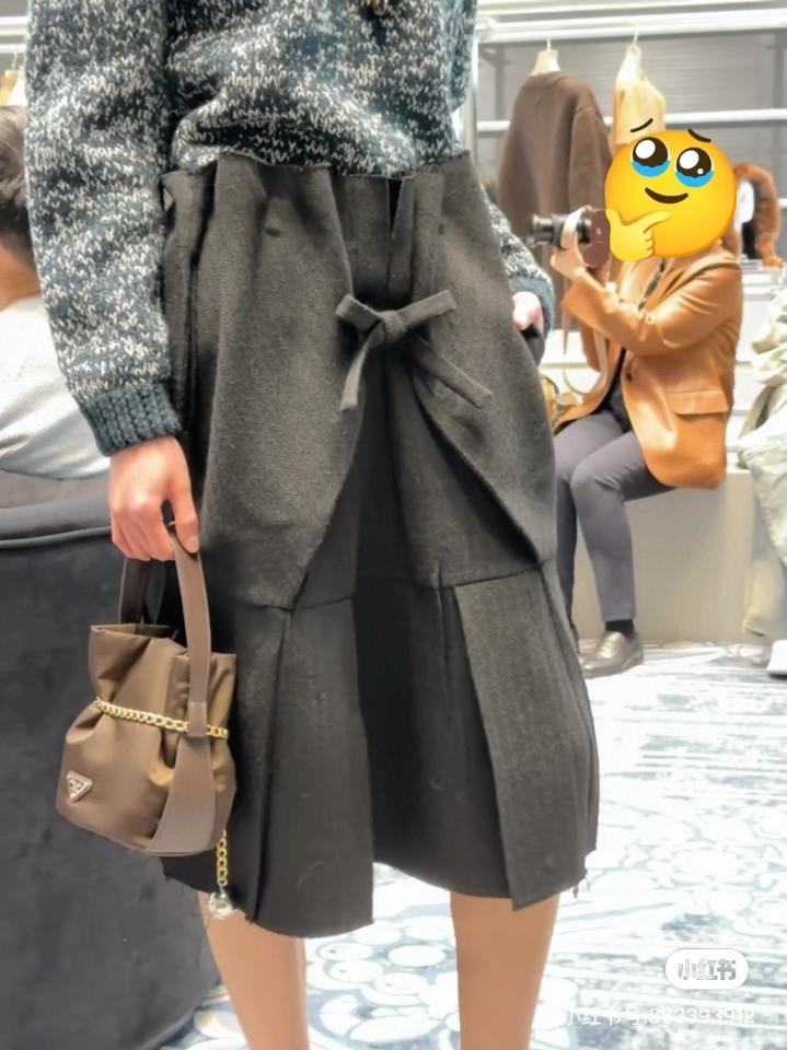 Prada Petit Sac Noir Re-Nylon and nappa leather mini bucket bag 1BE088 brown 14x20x15 cm-duoc-ban-tai-Hvip Bags and Accessories