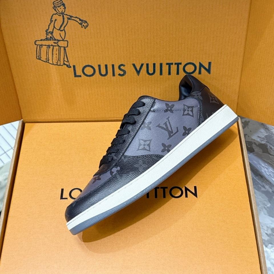 Louis Vuitton 1A8EB7
Rivoli Sneaker (N1) -duoc-ban-tai-Hvip Shoes and Clothes