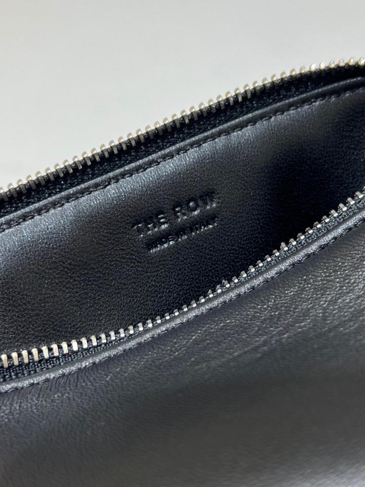 The Row 90's Bag in smooth calfskin Leather black 19.5x10x 8cm-duoc-ban-tai-Hvip Bags and Accessories