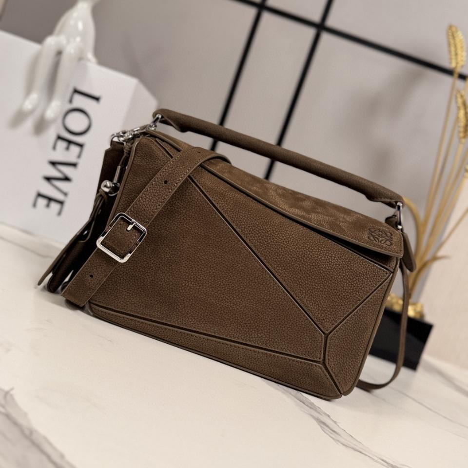 LOEWE Small Featherlight Puzzle bag in grained nubuck Tundra A510PLSX03 24*10.5*16CM-duoc-ban-tai-Hvip Bags and Accessories