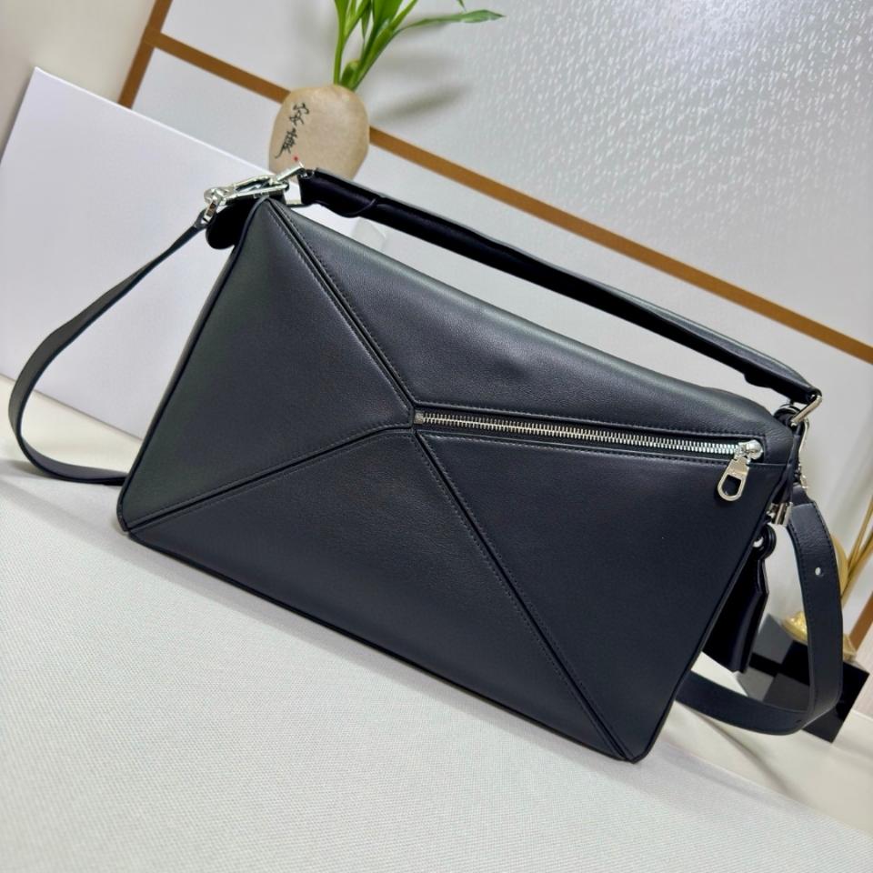 Loewe Large Featherlight Puzzle bag in nappa lambskin B510PNLX02 33*14.7*21.5CM black -duoc-ban-tai-Hvip Bags and Accessories