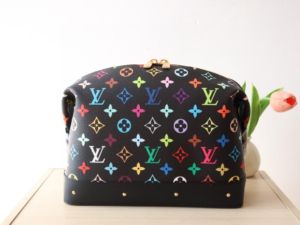 Louis Vuitton M13743
LV x TM Cosmetic Pouch GM black -duoc-ban-tai-Hvip Bags and Accessories