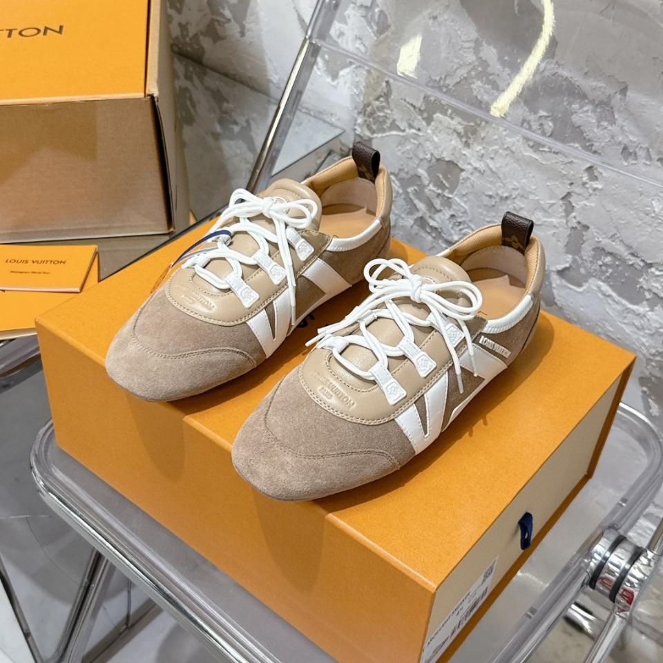 Louis Vuitton 1AHNFA
Giày LV Sneakerina (n1)-duoc-ban-tai-Hvip Shoes and Clothes