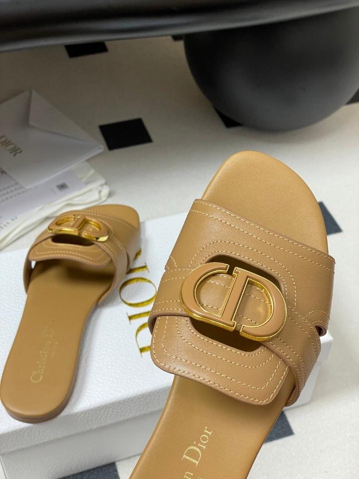 Dior 30 Montaigne Slide
Beige Calfskin
 KCQ266VEA (2) -duoc-ban-tai-Hvip Shoes and Clothes