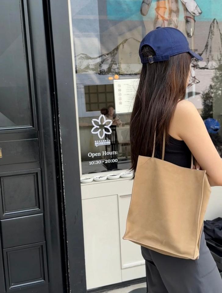 The Row Medium To Go Tote shoulder Bag in Nubuck Mustard 25✖️9.5✖️29cm-duoc-ban-tai-Hvip Bags and Accessories