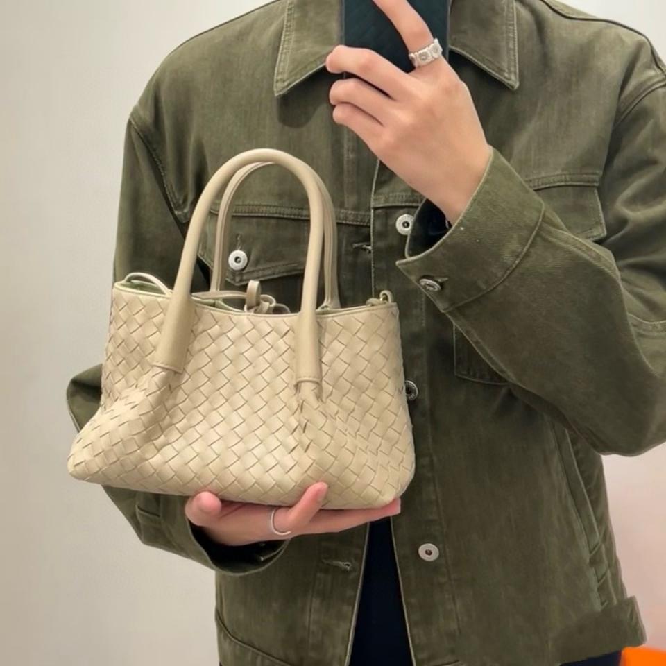 Bottega Veneta  Small Pinacoteca sea salt/green  819004 15*24*12cm-duoc-ban-tai-Hvip Bags and Accessories