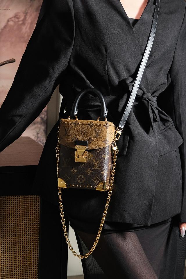 Louis Vuitton M82465
Túi Dạng Hộp Camera Box 𝟏𝟐.𝟓*𝟏𝟕.𝟔*𝟔𝐜𝐦-duoc-ban-tai-Hvip Bags and Accessories