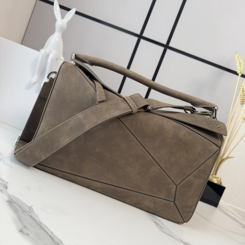 LOEWE Medium Featherlight Puzzle bag in grained nubuck Tundra 33*14..7*21.5cm-duoc-ban-tai-Hvip Bags and Accessories