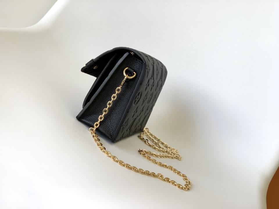 Louis Vuitton M67839
Túi Vavin Chain Wallet 19.0 x 12.5 x 4.0cm-duoc-ban-tai-Hvip Bags and Accessories