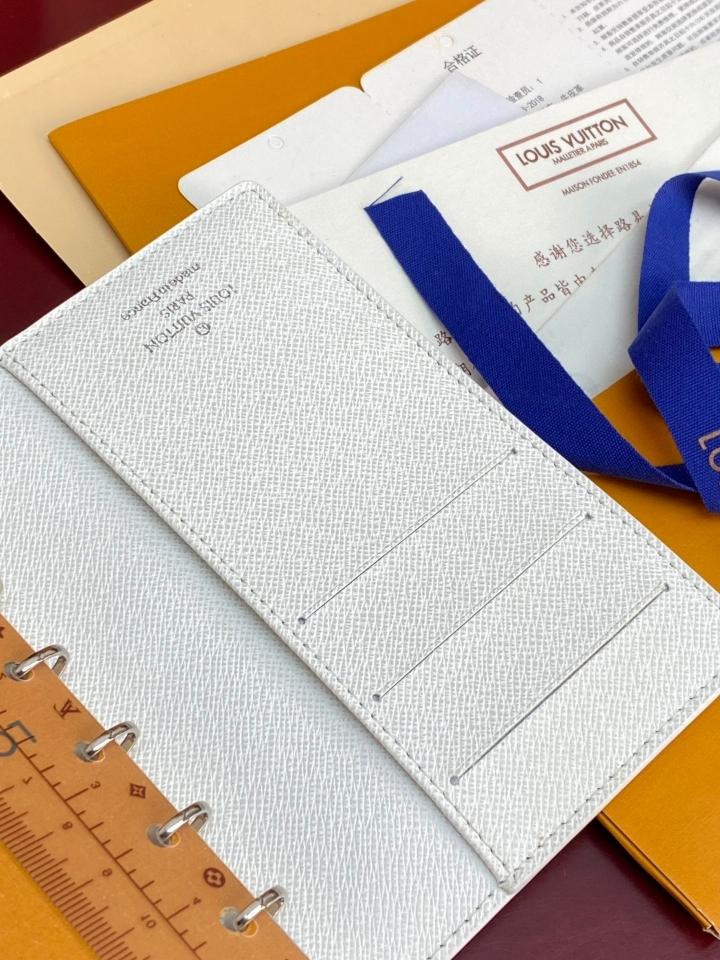 Louis Vuitton R20005
Customizable
Small Ring Agenda Cover white-duoc-ban-tai-Hvip Bags and Accessories