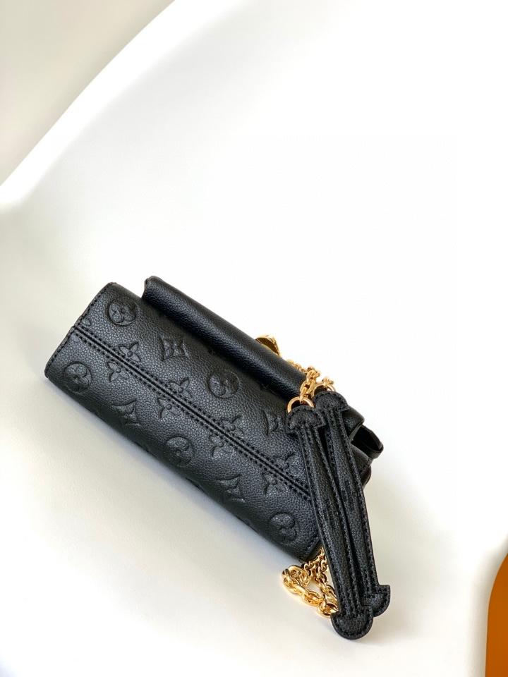 Louis Vuitton M44550
Túi Vavin BB 20.5 x 15.0 x 8.0cm-duoc-ban-tai-Hvip Bags and Accessories
