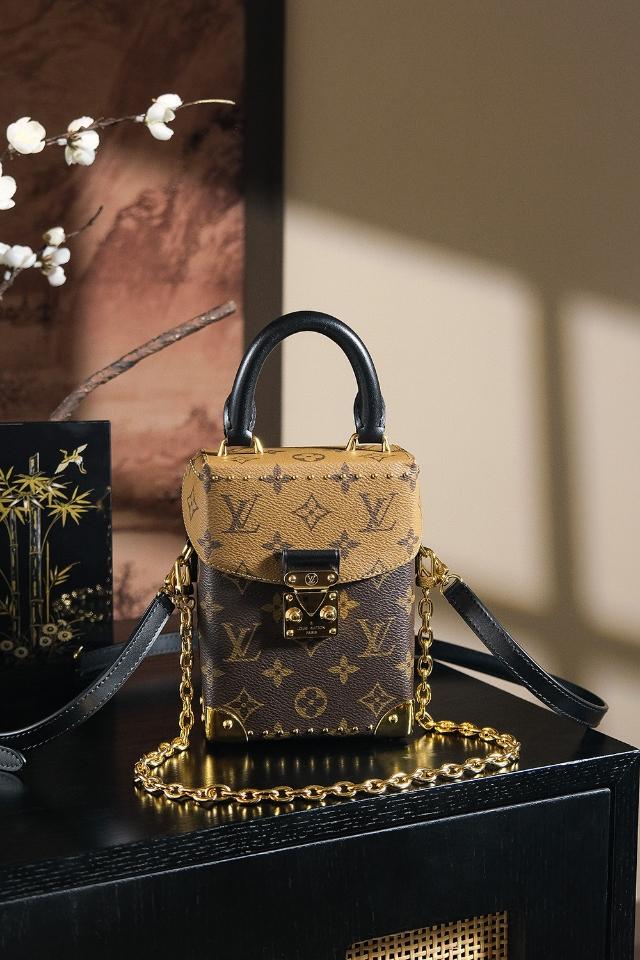 Louis Vuitton M82465
Túi Dạng Hộp Camera Box 𝟏𝟐.𝟓*𝟏𝟕.𝟔*𝟔𝐜𝐦-duoc-ban-tai-Hvip Bags and Accessories