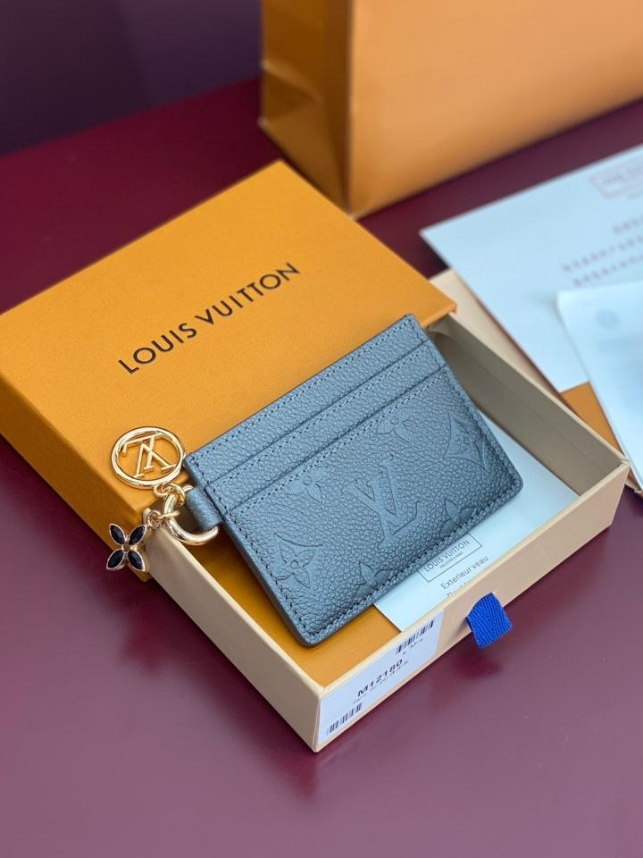 Louis Vuitton M12178
LV Charms Card Holder-duoc-ban-tai-Hvip Bags and Accessories