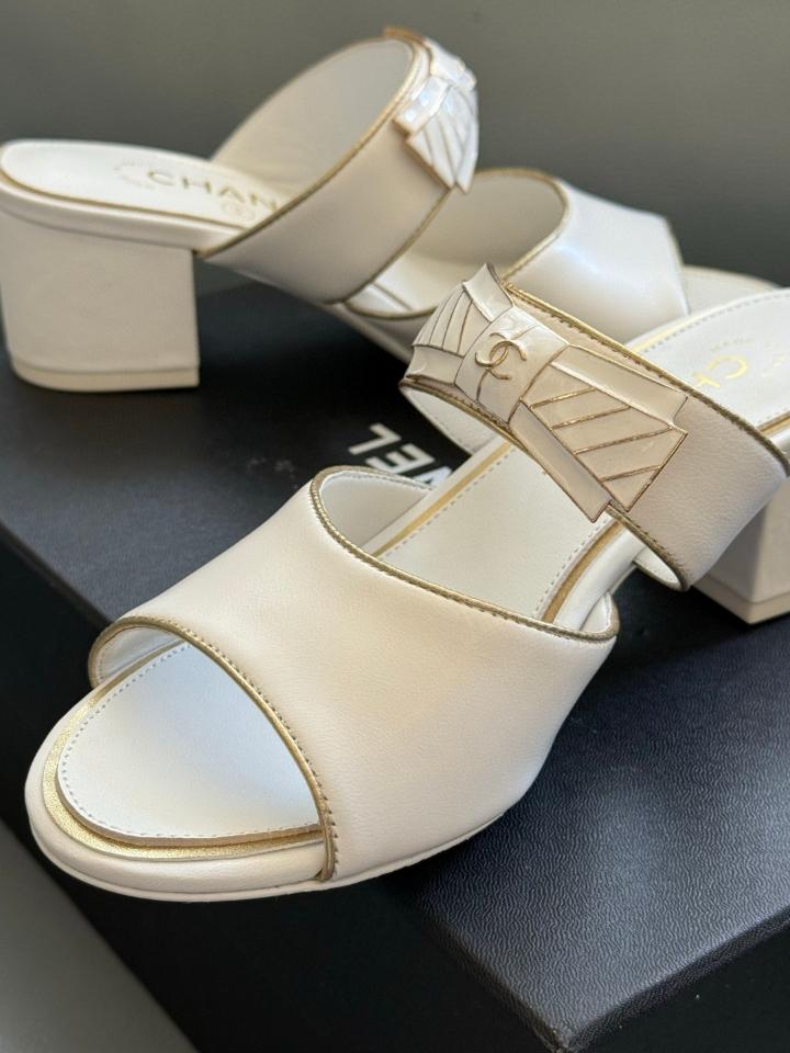 Chanel mules sandals in white leather(1)-duoc-ban-tai-Hvip Shoes and Clothes