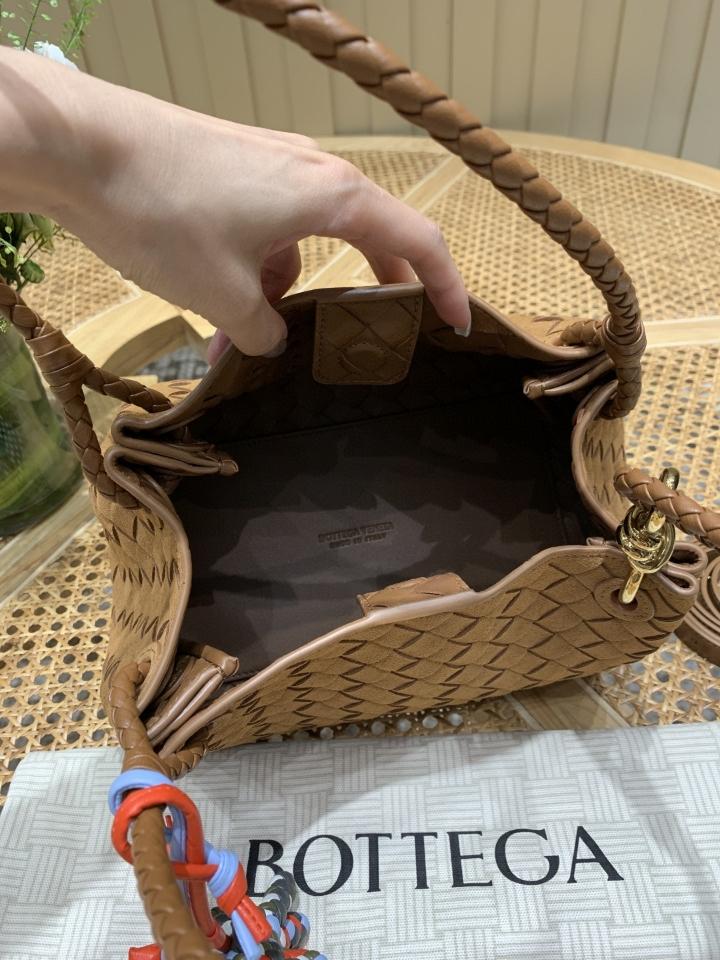 Bottega Veneta medium suede Parachute amber  835921 29.5x17.5x18.5cm -duoc-ban-tai-Hvip Bags and Accessories