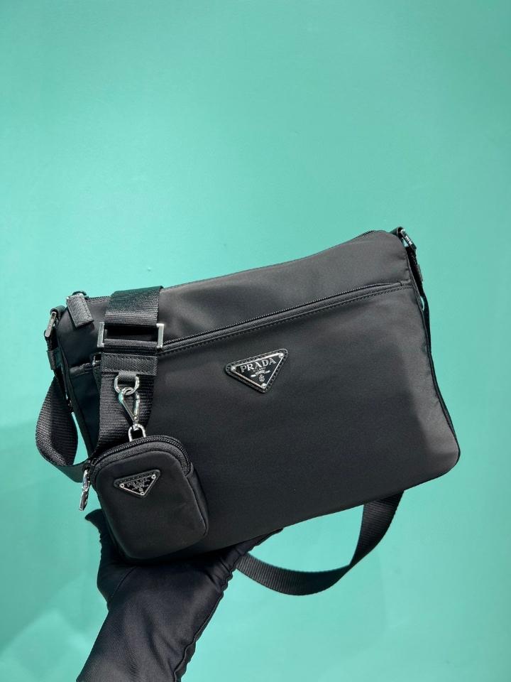 Prada Re-Nylon bag 1BC421 31x23x9cm-duoc-ban-tai-Hvip Bags and Accessories