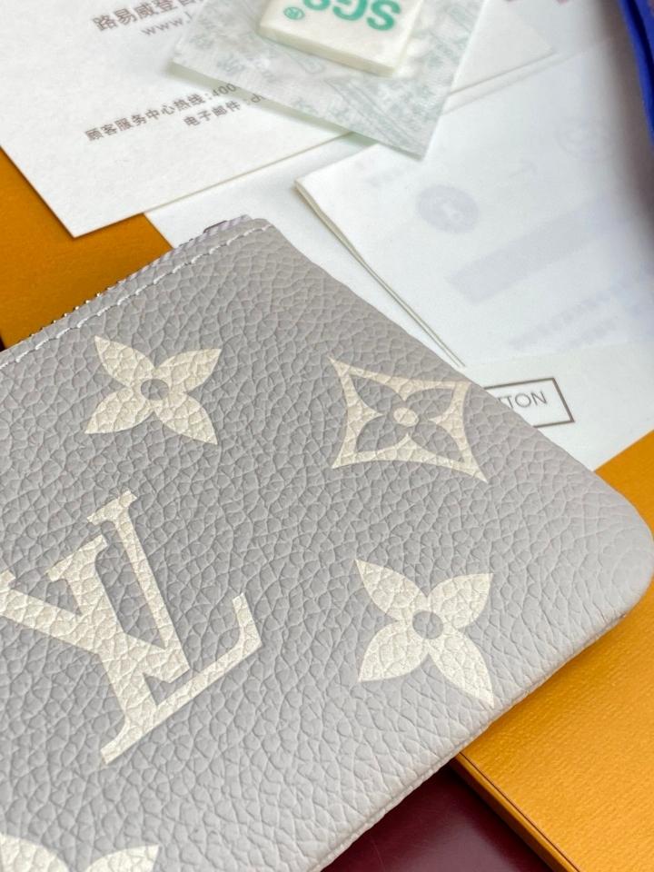 Louis Vuitton M13793
Ví Key Pouch 12 x 7 x 1.5cm-duoc-ban-tai-Hvip Bags and Accessories