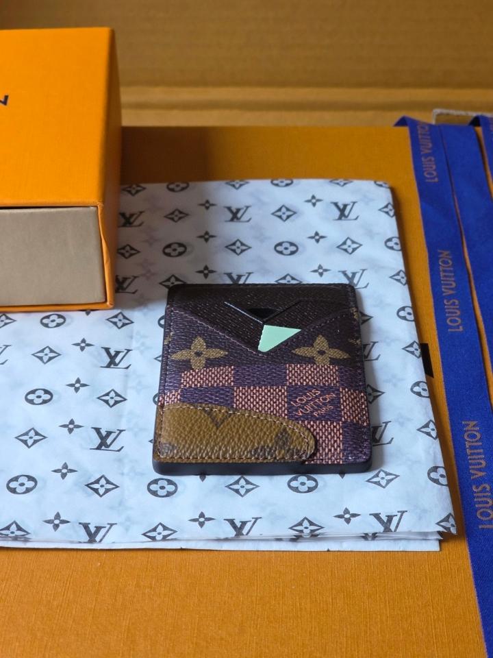 Louis Vuitton M26016
Porte-Cartes Magnet-duoc-ban-tai-Hvip Bags and Accessories