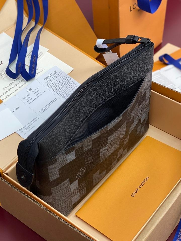 Louis Vuitton M14926
Pochette Voyage Souple 21 x 7.5 x 30cm (1)-duoc-ban-tai-Hvip Bags and Accessories