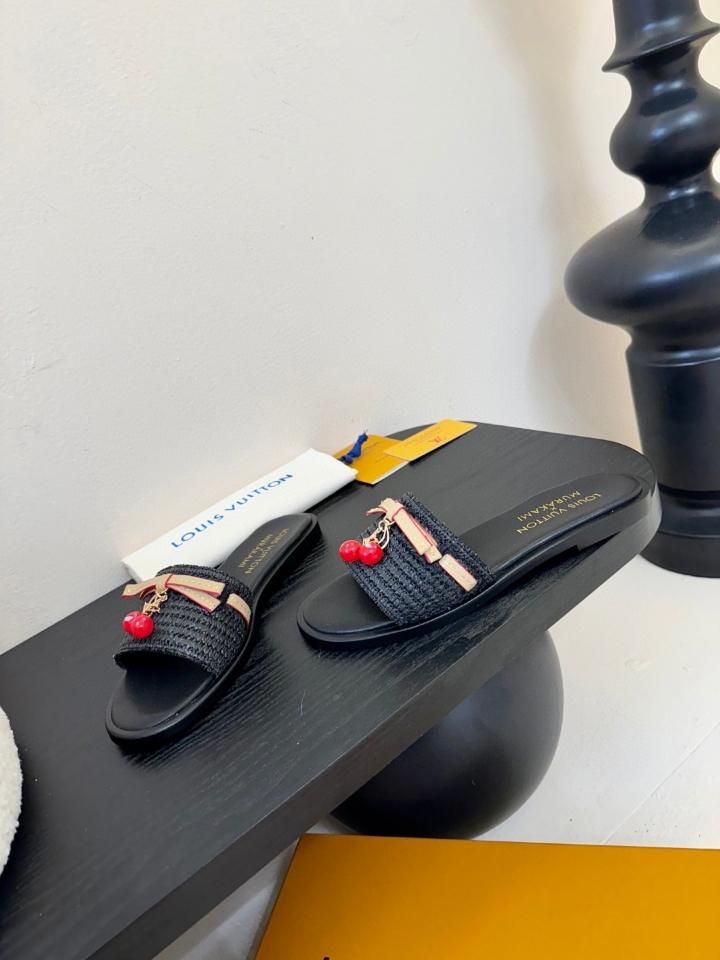 Louis Vuitton 1AHLRN
New
LV x TM Lily Flat Mule black -duoc-ban-tai-Hvip Shoes and Clothes