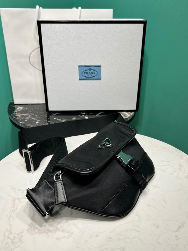 Prada Re-Nylon and suede belt bag Musk black  2VH176 18x15x5cm-duoc-ban-tai-Hvip Bags and Accessories