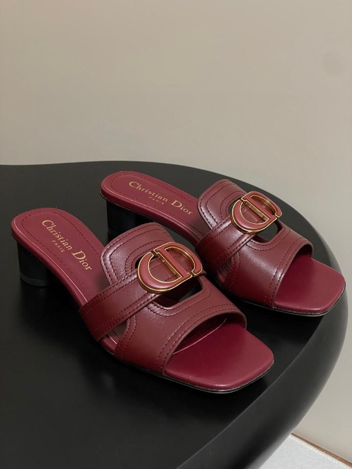 Dior 30 Montaigne Heeled Slide
Red Ruby Calfskin
KCO374CFY 40mm (2) -duoc-ban-tai-Hvip Shoes and Clothes