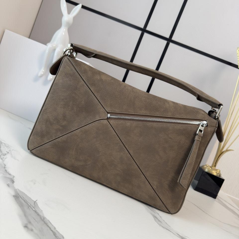 LOEWE Medium Featherlight Puzzle bag in grained nubuck Tundra 33*14..7*21.5cm-duoc-ban-tai-Hvip Bags and Accessories