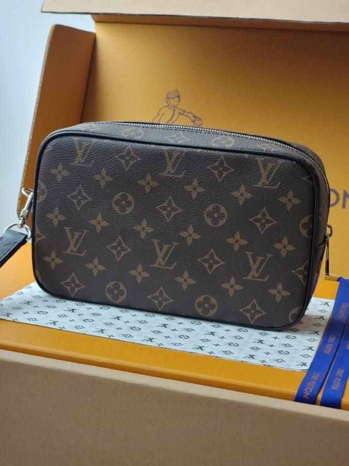 Louis Vuitton N47626
Pochette Kasai brown -duoc-ban-tai-Hvip Bags and Accessories