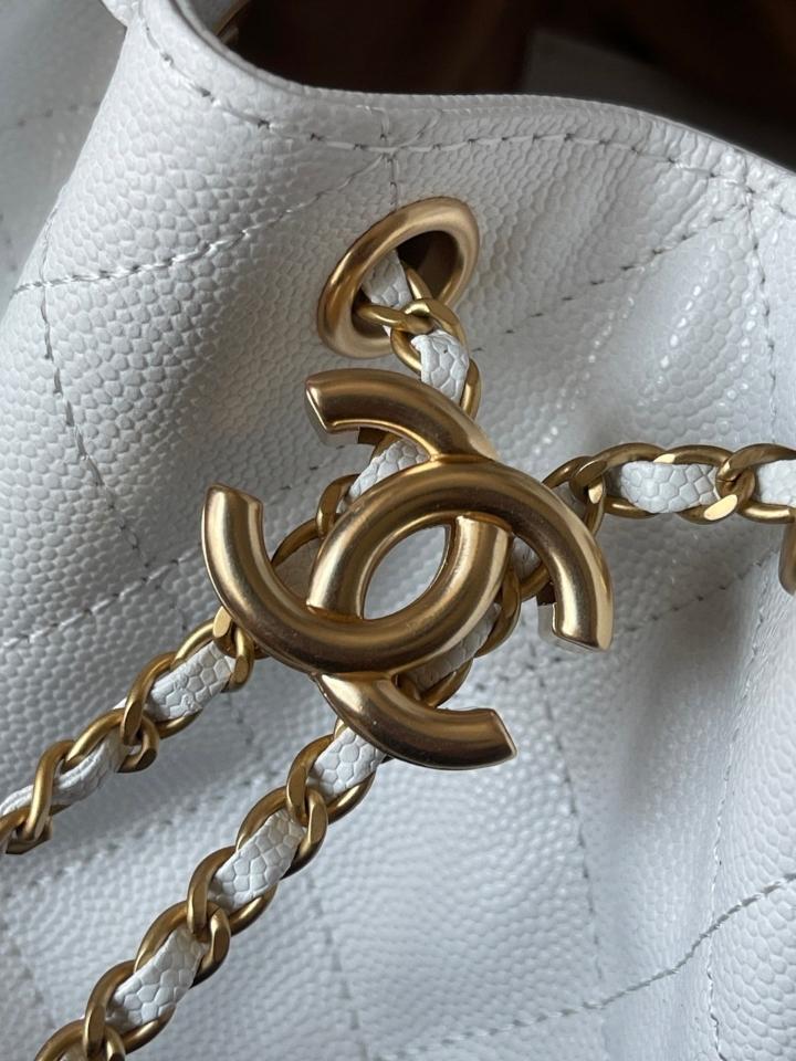 CHANEL 25 Small Handbag grained Calfskin & gold-tone tone Metal,white  AS5293 30-26-14cm-duoc-ban-tai-Hvip Bags and Accessories
