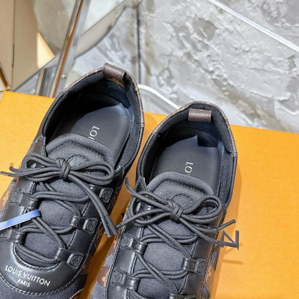 Louis Vuitton 1AHNDI
Giày LV Sneakerina (n1) -duoc-ban-tai-Hvip Shoes and Clothes