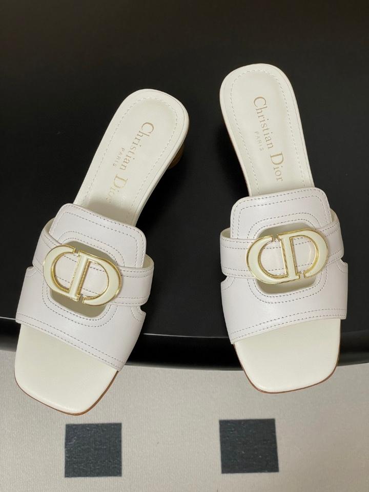 Dior 30 Montaigne Heeled Slide
White Calfskin
KCO374CFY 40mm (2)-duoc-ban-tai-Hvip Shoes and Clothes