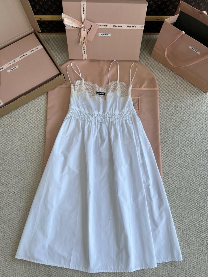 Miu Miu 
Poplin and lace dress MF5856-duoc-ban-tai-Hvip Shoes and Clothes