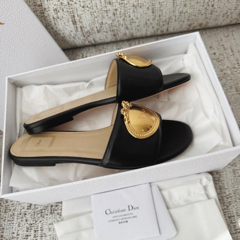 Dior Médaillon Buckle  Slide
Black Lambskin -duoc-ban-tai-Hvip Shoes and Clothes