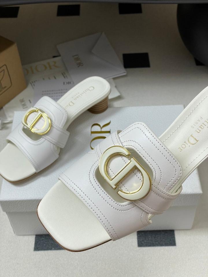 Dior 30 Montaigne Heeled Slide
White Calfskin
KCO374CFY 40mm (2)-duoc-ban-tai-Hvip Shoes and Clothes