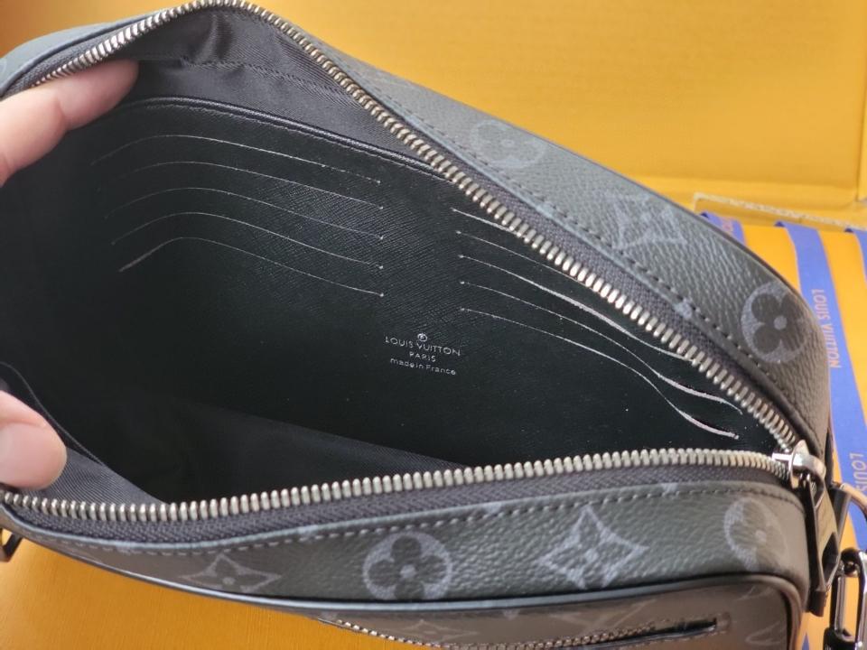 Louis Vuitton N47626
Pochette Kasai grey-duoc-ban-tai-Hvip Bags and Accessories