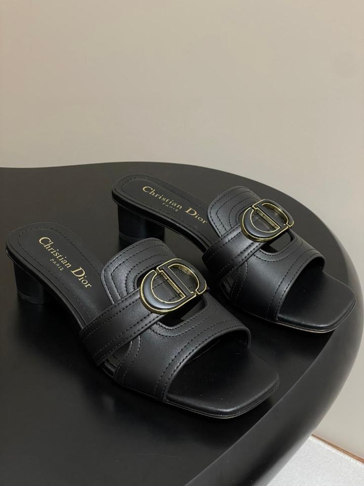 Dior 30 Montaigne Heeled Slide
Black Calfskin
KCQ883VEA_S900 40mm (2)-duoc-ban-tai-Hvip Shoes and Clothes