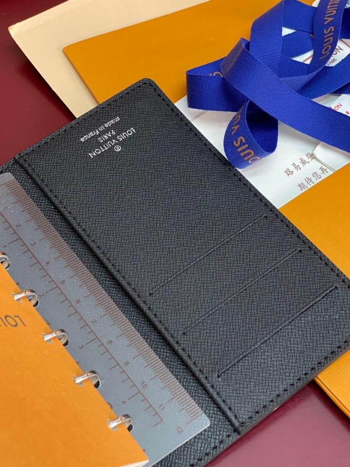 Louis Vuitton R20052
Customizable
Small Ring Agenda Cover-duoc-ban-tai-Hvip Bags and Accessories
