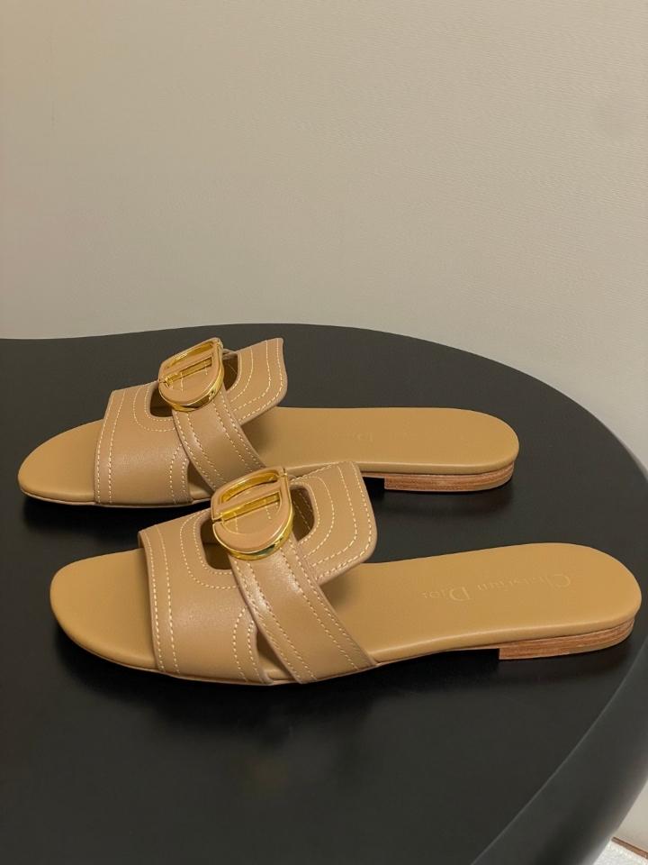 Dior 30 Montaigne Slide
Beige Calfskin
 KCQ266VEA (2) -duoc-ban-tai-Hvip Shoes and Clothes