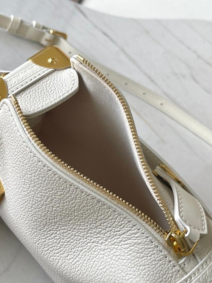 Louis Vuitton M23915
Túi Side Trunk PM 15*12.5*8CM L1-duoc-ban-tai-Hvip Bags and Accessories