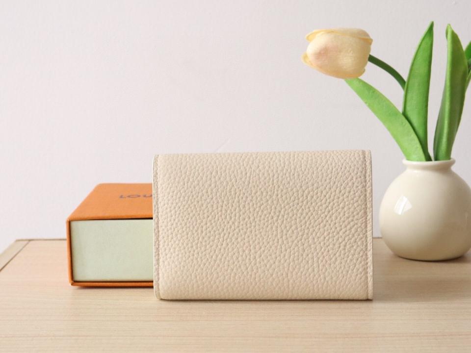 Louis Vuitton M11363
Capucines Compact Wallet.-duoc-ban-tai-Hvip Bags and Accessories