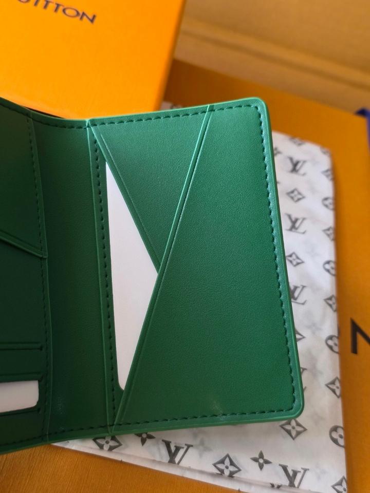 Louis Vuitton M25950
Ví Pocket Organizer-duoc-ban-tai-Hvip Bags and Accessories