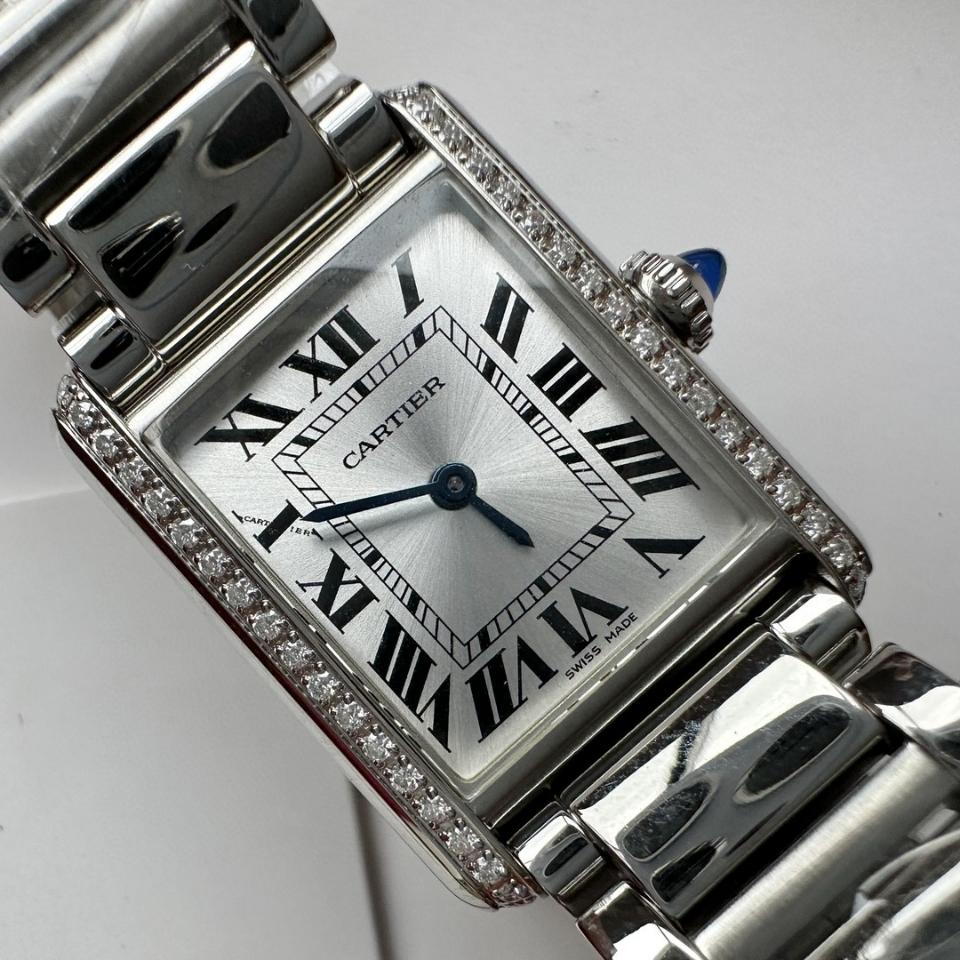 Cartier Tank Must watch
Small model, quartz movement, steel, diamonds W4TA0016-duoc-ban-tai-Hvip Bags and Accessories